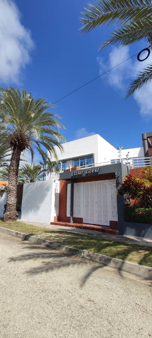 #2 - Casa para Venta en Pampatar - O