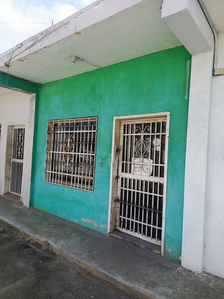 #54 - Bodega para Alquiler en La Guaira - X