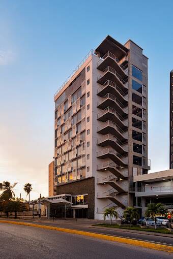 #62 - Hotel para Venta en Lechería - B
