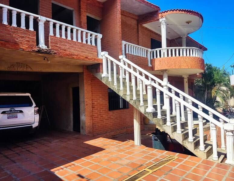 #73 - Casa para Venta en La Guaira - X