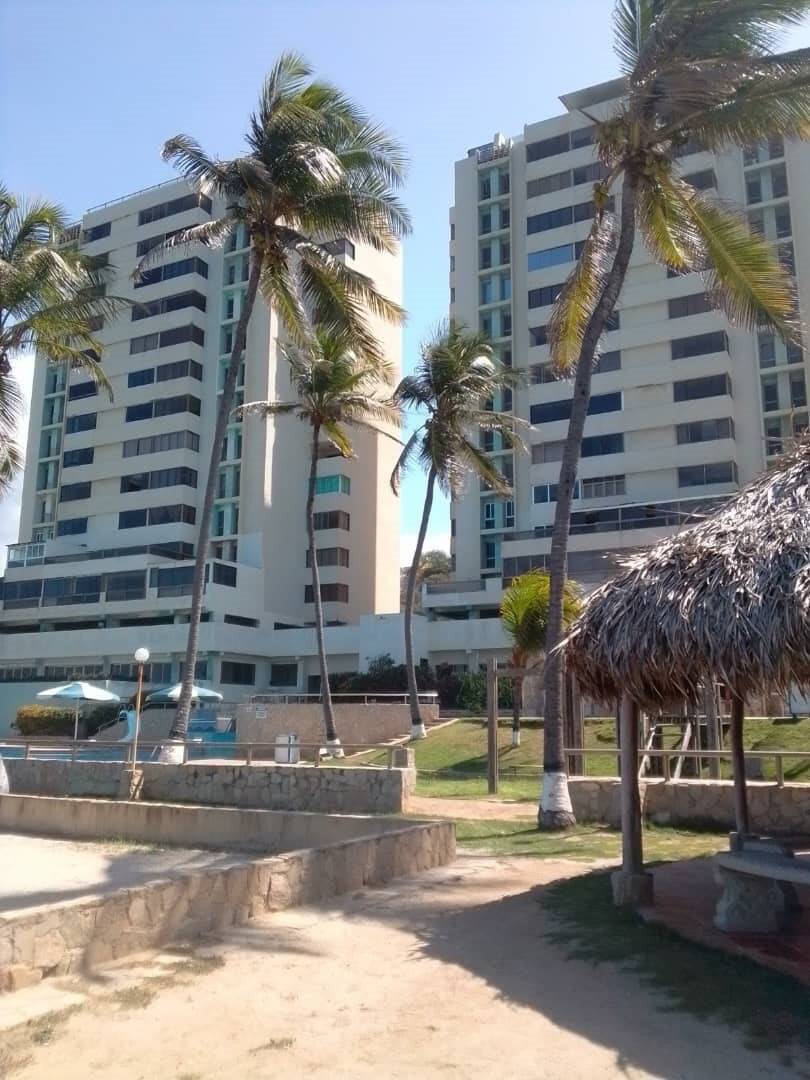 #87 - Departamento para Venta en La Guaira - X
