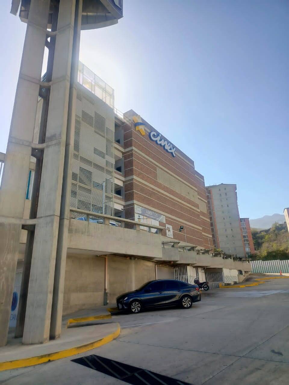 #94 - Oficina para Alquiler en La Guaira - X