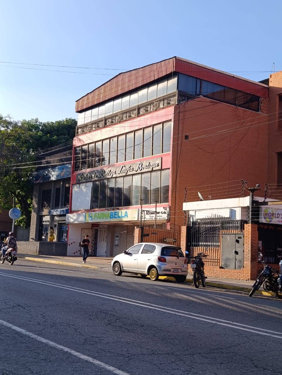 #124 - Oficina para Alquiler en La Guaira - X