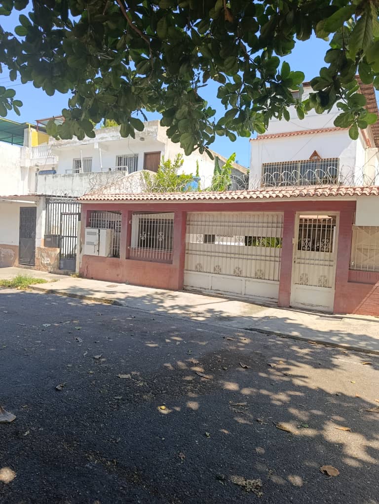 #127 - Casa para Venta en La Guaira - X