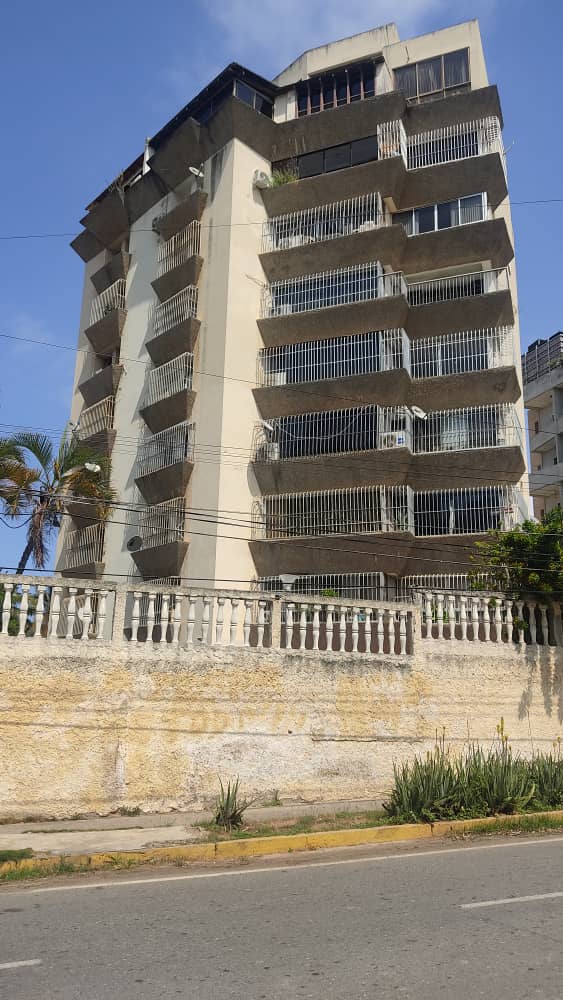 #135 - Departamento para Venta en La Guaira - X
