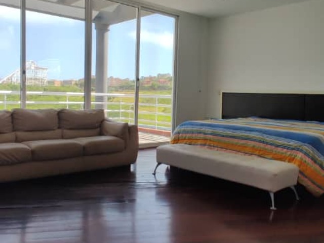 #2 - Casa para Venta en Pampatar - O
